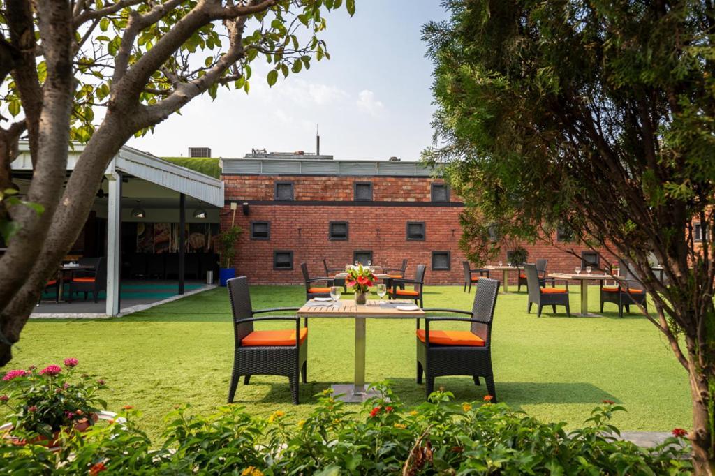 Dhaka Regency Hotel & Resort エクステリア 写真